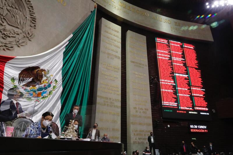 Diputados reciben propuesta para prohibir subcontratación