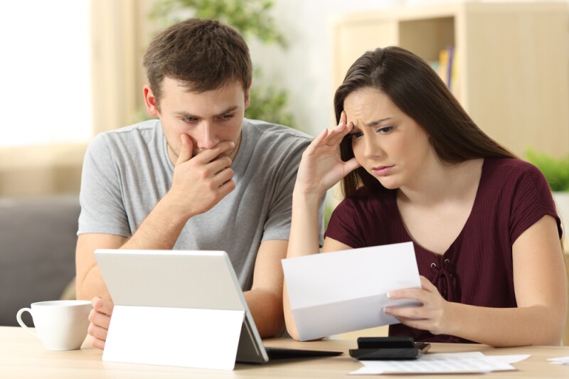 ¿Se puede expedir un CFDI atrasado?