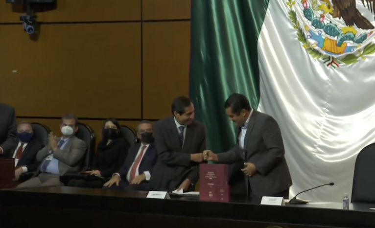Ramírez de la O entrega Paquete Económico 2022 al Congreso