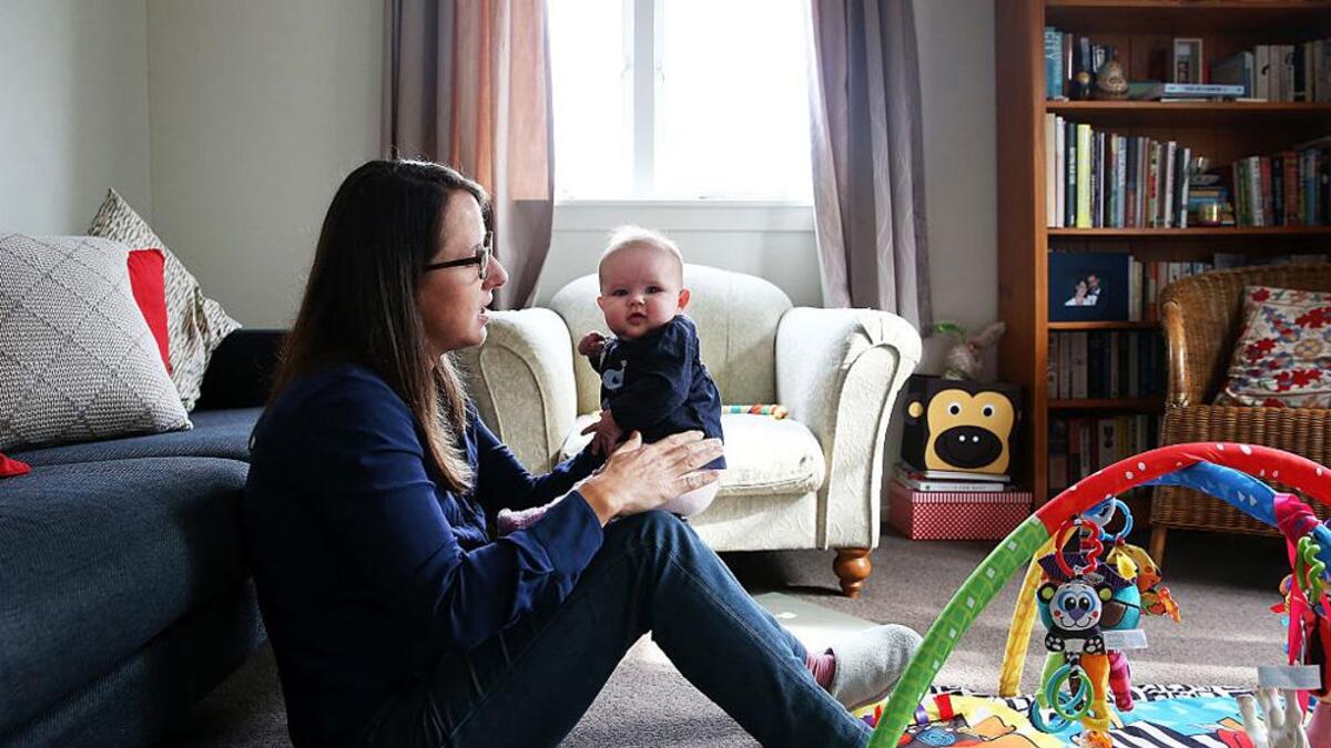 Mujeres millenials dicen “no” a hijos por trabajo
